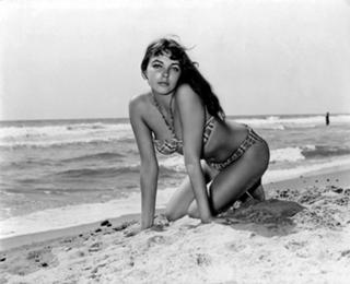 Joan Collins feet photo thumbnail