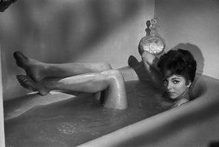 Joan Collins feet photo thumbnail