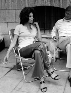 Joan Collins feet photo thumbnail