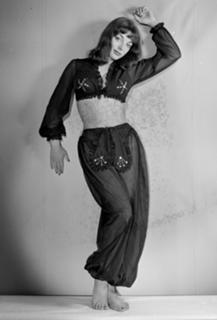 Joan Collins feet photo thumbnail