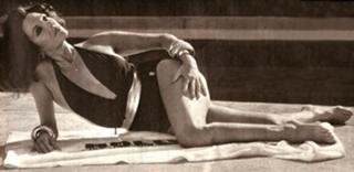 Joan Collins feet photo thumbnail