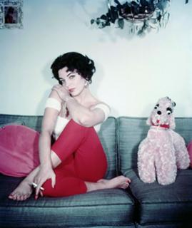 Joan Collins feet photo thumbnail
