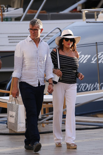Joan Collins feet photo thumbnail