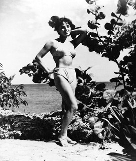 Joan Collins feet photo thumbnail