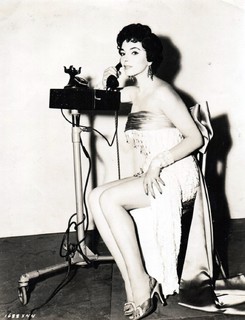 Joan Collins feet photo thumbnail