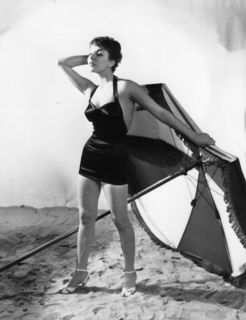 Joan Collins feet photo thumbnail