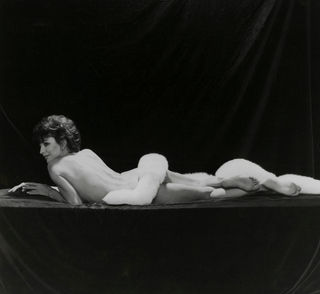 Joan Collins feet photo thumbnail