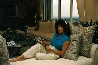 Joan Collins feet photo thumbnail