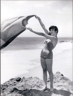 Joan Collins feet photo thumbnail