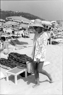 Joan Collins feet photo thumbnail