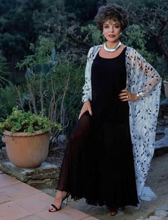 Joan Collins feet photo thumbnail