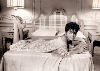 Joan Collins feet photo thumbnail
