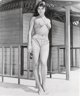 Joan Collins feet photo thumbnail
