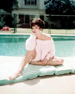 Joan Collins feet photo thumbnail