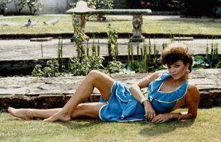 Joan Collins feet photo thumbnail
