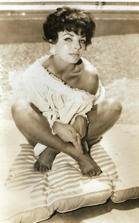 Joan Collins feet photo thumbnail
