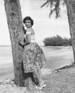 Joan Collins feet photo thumbnail