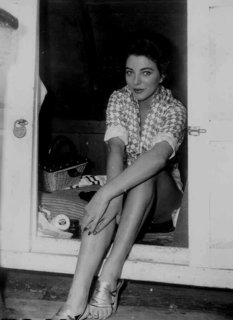 Joan Collins feet photo thumbnail