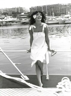Joan Collins feet photo thumbnail