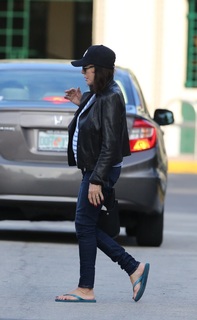 Joan Collins feet photo thumbnail