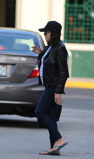 Joan Collins feet photo thumbnail