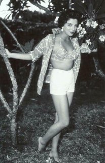 Joan Collins feet photo thumbnail
