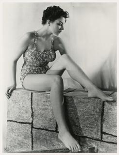 Joan Collins feet photo thumbnail