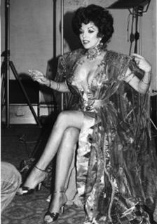 Joan Collins feet photo thumbnail