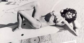 Joan Collins feet photo thumbnail
