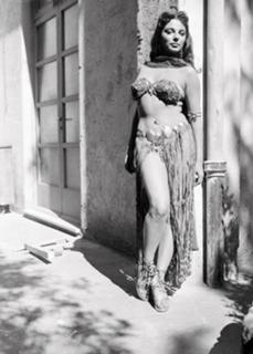 Joan Collins feet photo thumbnail