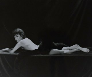 Joan Collins feet photo thumbnail