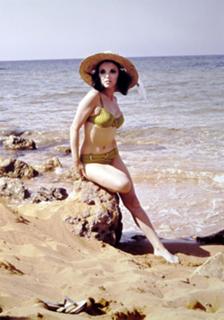 Joan Collins feet photo thumbnail
