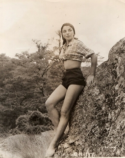 Joan Collins feet photo thumbnail