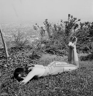 Joan Collins feet photo thumbnail