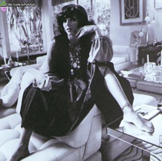Joan Collins feet photo thumbnail