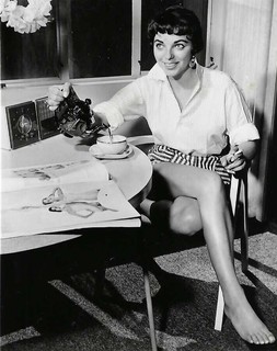 Joan Collins feet photo thumbnail