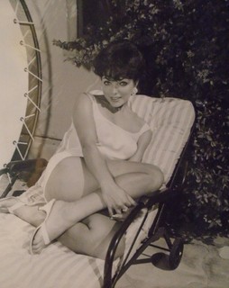 Joan Collins feet photo thumbnail