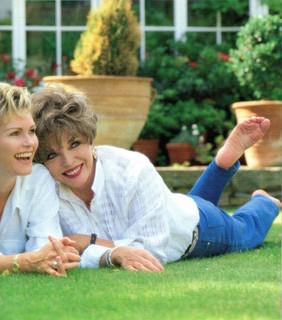 Joan Collins feet photo thumbnail