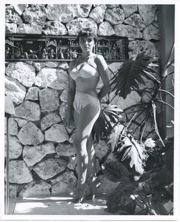Joan Collins feet photo thumbnail