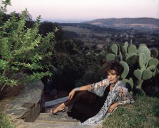 Joan Collins feet photo thumbnail