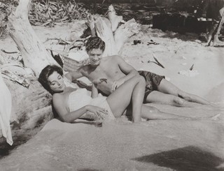 Joan Collins feet photo thumbnail