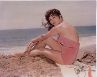 Joan Collins feet photo thumbnail