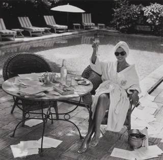 Joan Collins feet photo thumbnail