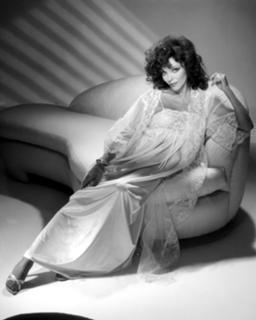 Joan Collins feet photo thumbnail
