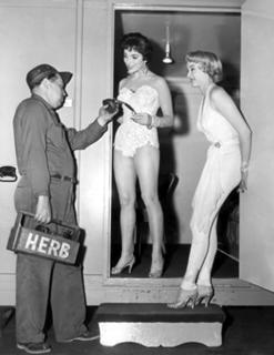 Joan Collins feet photo thumbnail
