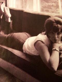 Joan Collins feet photo thumbnail