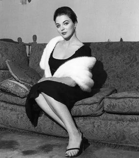 Joan Collins feet photo thumbnail