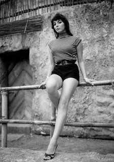 Joan Collins feet photo thumbnail