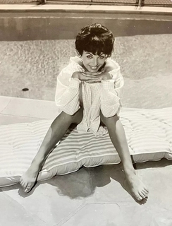 Joan Collins feet photo thumbnail