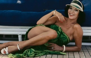 Joan Collins feet photo thumbnail